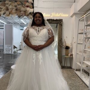 Elegant White Lace Wedding Dress